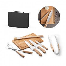 Kit Churrasco com tábua em bambu e 7 utensílios